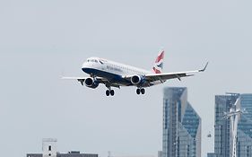 Holiday Inn Express London - Excel By Ihg